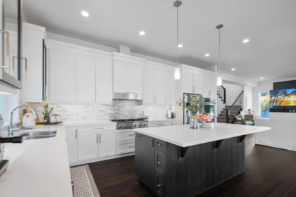 Kitchen Island Photo of 16411 26b Avenue, Surrey, BC