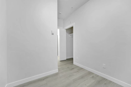 Entry Foyer Photo of 104 33886 Pine Street, Abbotsford, BC