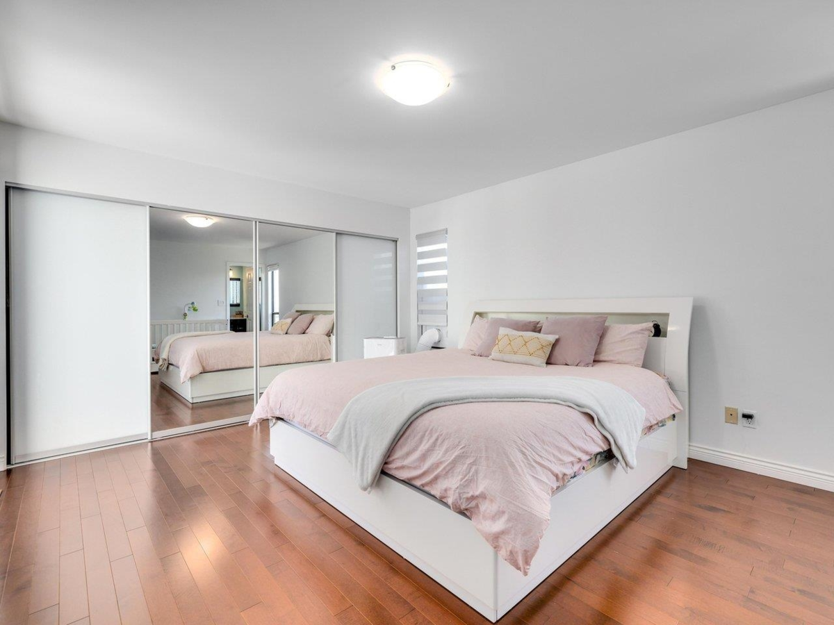 Basement Recreation Room Photo of 14084 17b Avenue, Surrey, BC