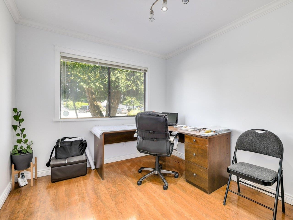 Dining Area Photo of 14084 17b Avenue, Surrey, BC
