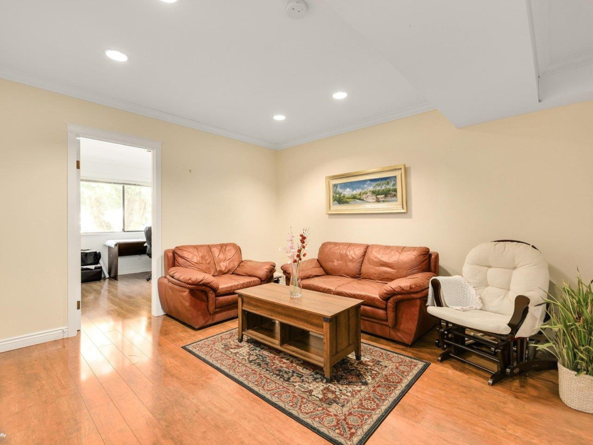 Family Room Photo of 14084 17b Avenue, Surrey, BC