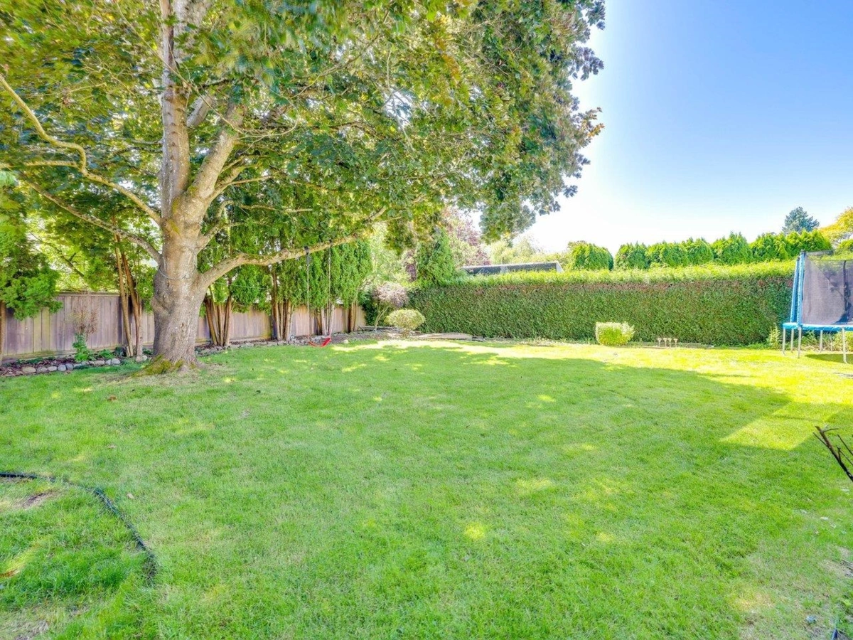 Front Yard Photo of 14084 17b Avenue, Surrey, BC