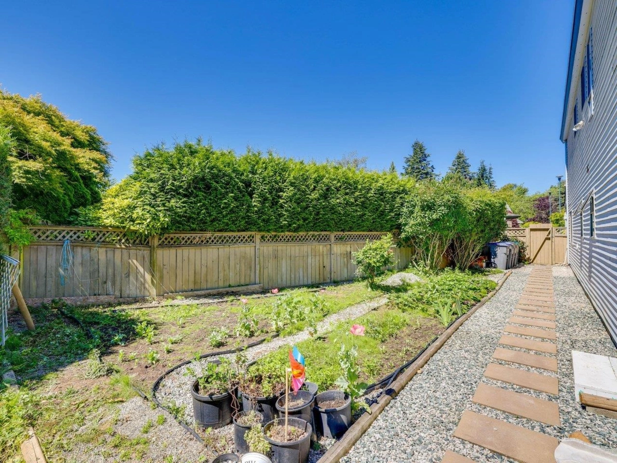 Garden / Landscaping Photo of 14084 17b Avenue, Surrey, BC