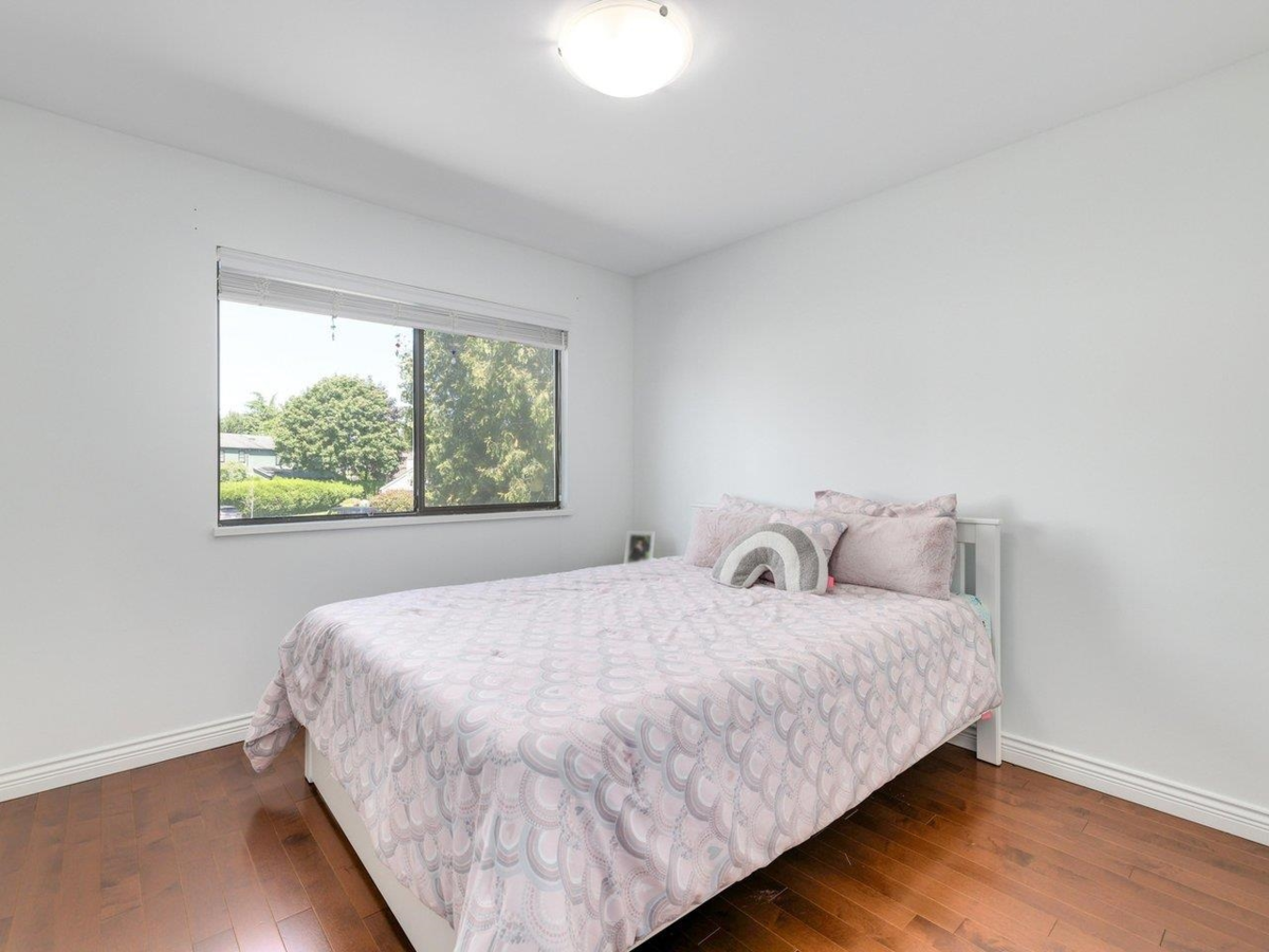 Hallway Photo of 14084 17b Avenue, Surrey, BC