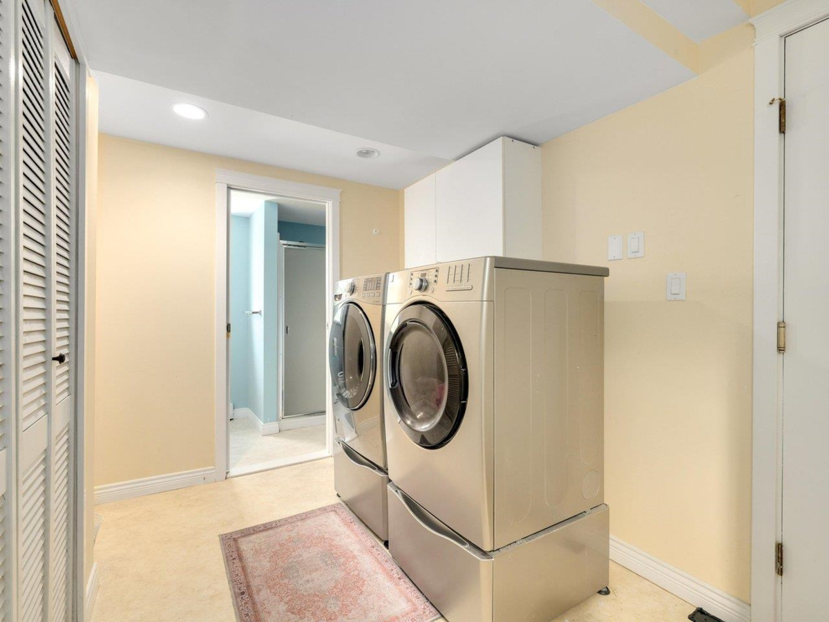 Kitchen Photo of 14084 17b Avenue, Surrey, BC