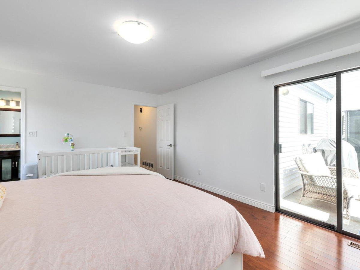 Laundry Room Photo of 14084 17b Avenue, Surrey, BC