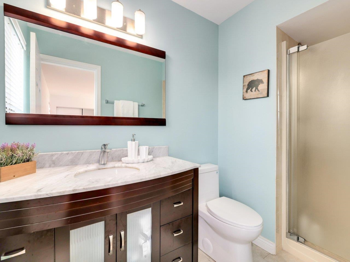 Mudroom Photo of 14084 17b Avenue, Surrey, BC