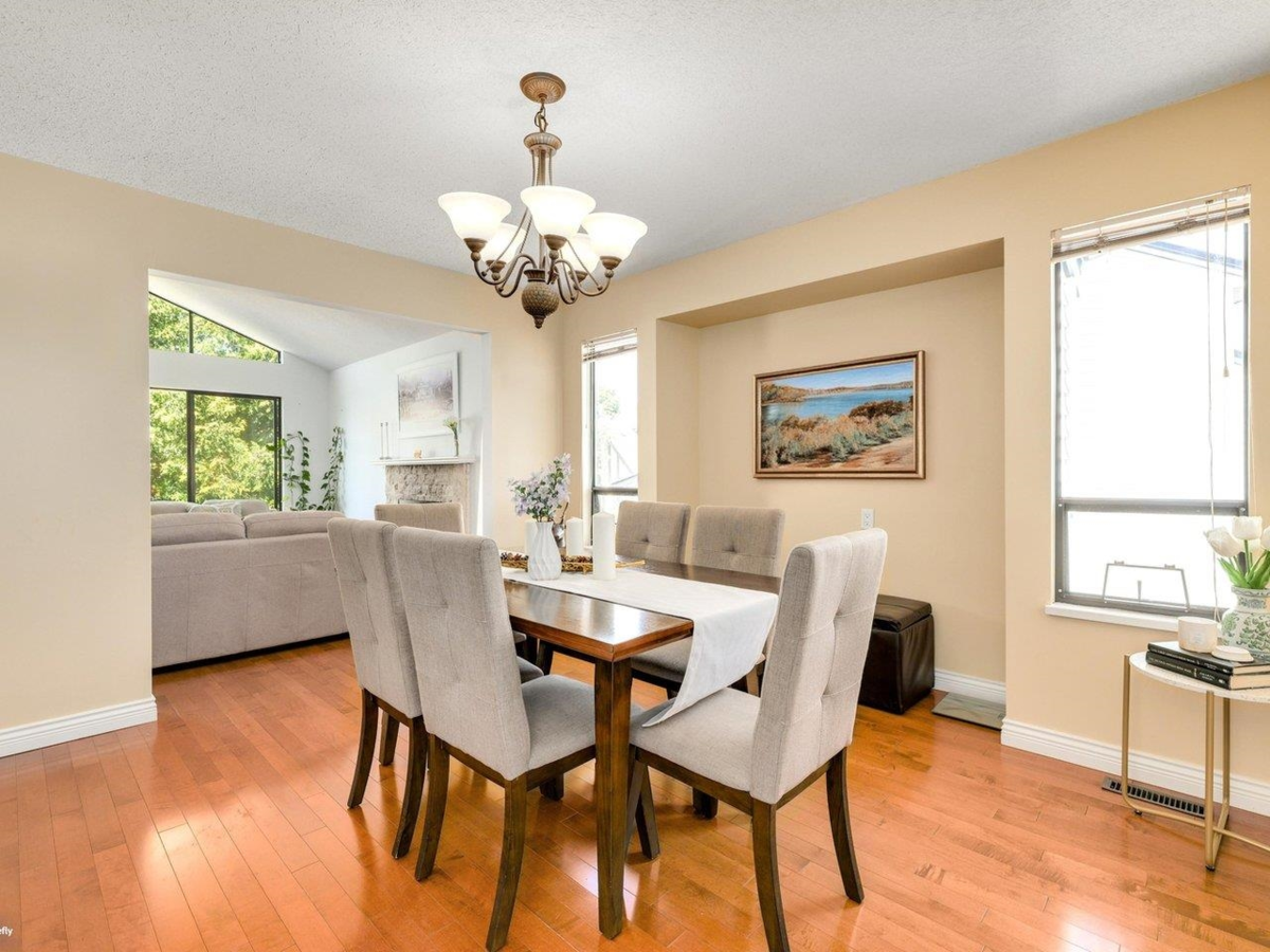 Walk-In Closet Photo of 14084 17b Avenue, Surrey, BC