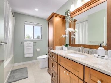 Kitchen Island Photo of 14084 17b Avenue, Surrey, BC