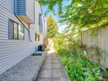 Swimming Pool Photo of 14084 17b Avenue, Surrey, BC