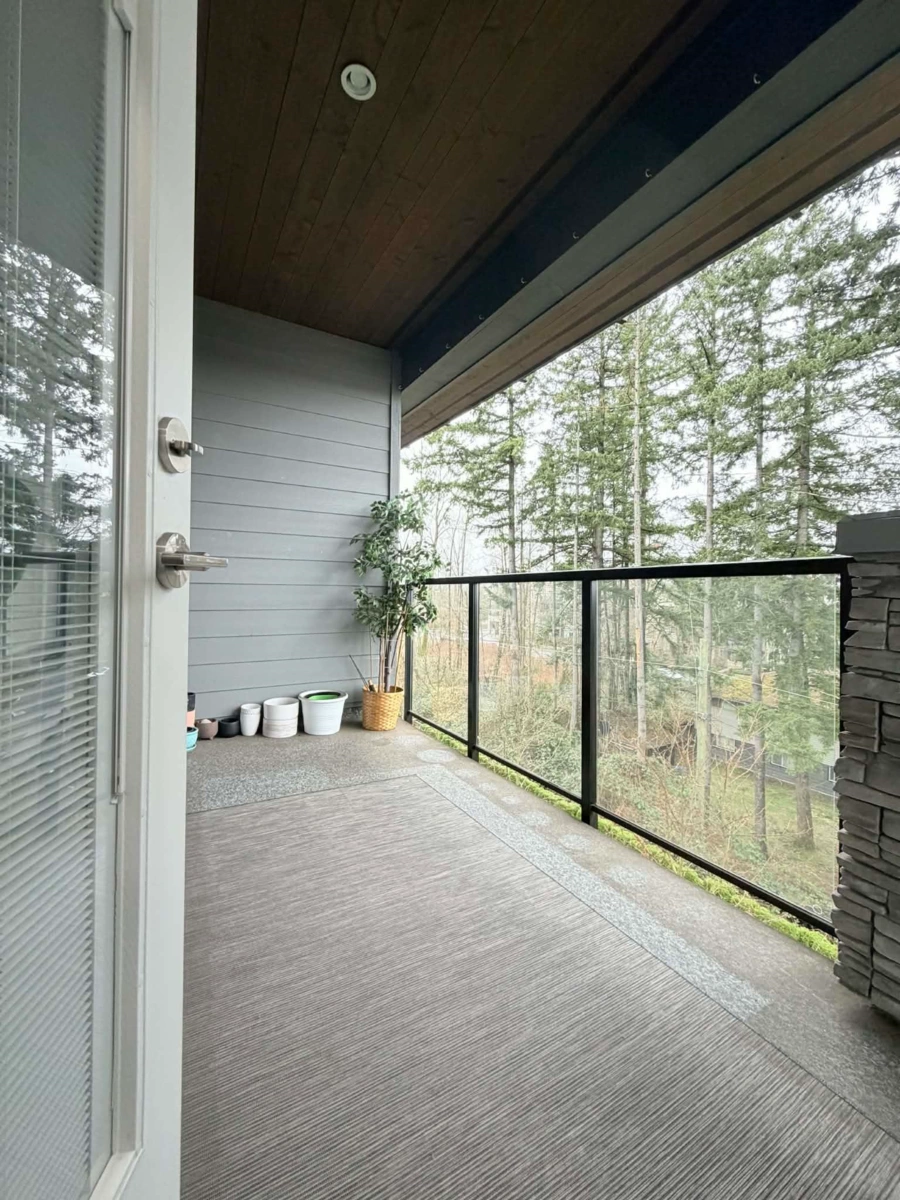 Backyard Photo of 407 15351 101 Avenue, Surrey, BC