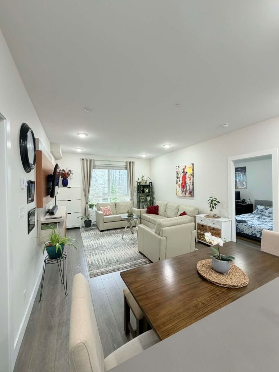 Dining Area Photo of 407 15351 101 Avenue, Surrey, BC