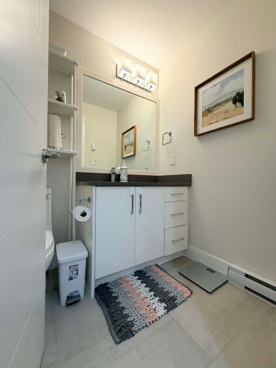 Entry Foyer Photo of 407 15351 101 Avenue, Surrey, BC