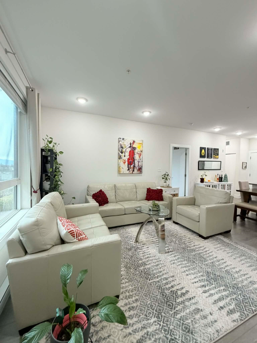 Family Room Photo of 407 15351 101 Avenue, Surrey, BC