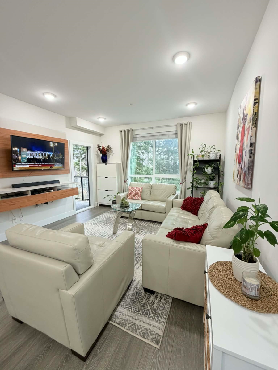 Kitchen Island Photo of 407 15351 101 Avenue, Surrey, BC