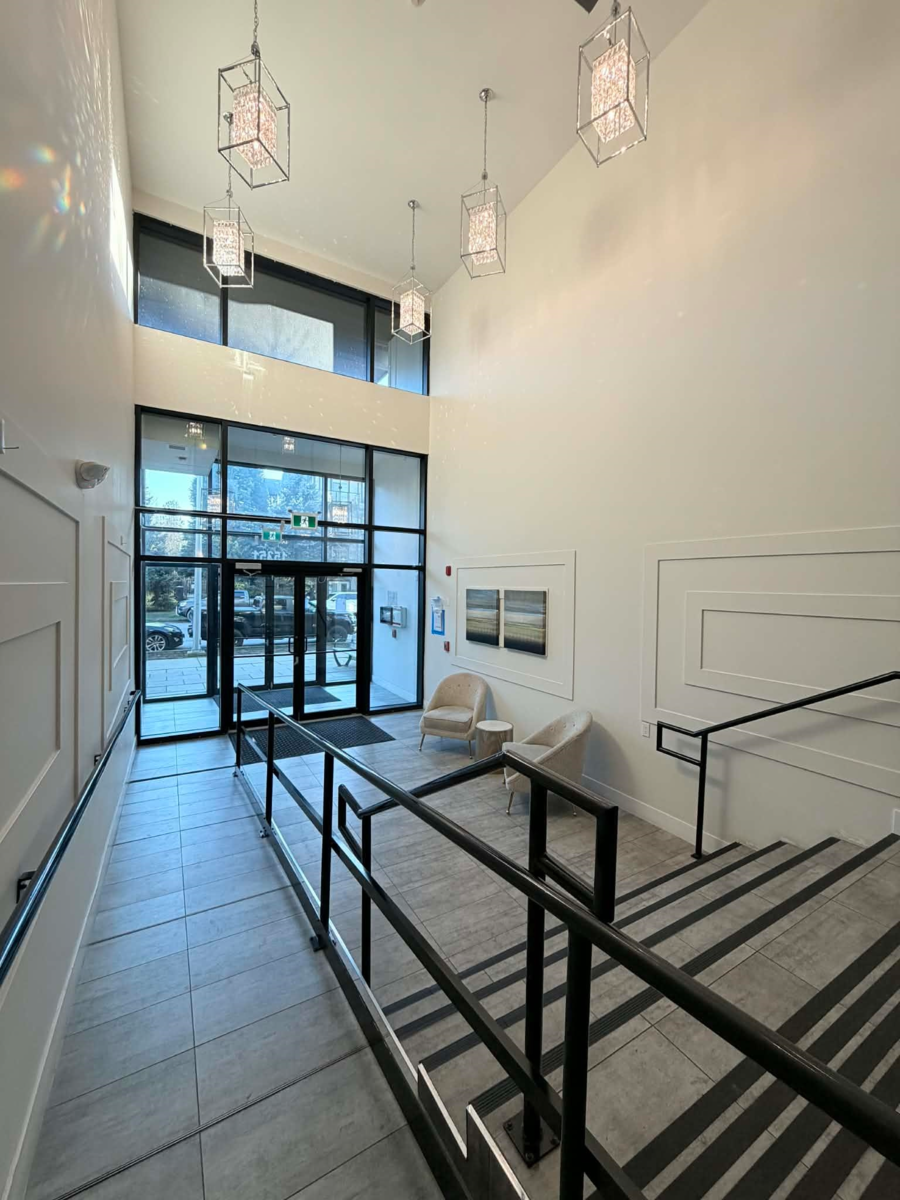 Swimming Pool Photo of 407 15351 101 Avenue, Surrey, BC