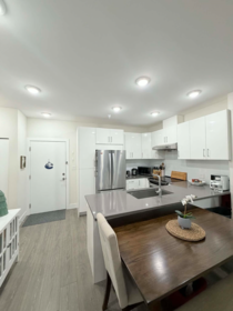Primary Bathroom Photo of 407 15351 101 Avenue, Surrey, BC