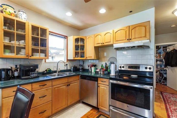 Kitchen Island Photo of 2058 Hillside Avenue, Coquitlam, BC