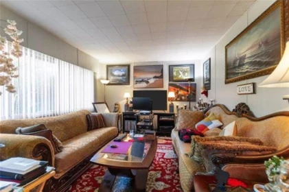 2058 Hillside Avenue, Coquitlam, BC