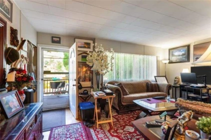 2058 Hillside Avenue, Coquitlam, BC