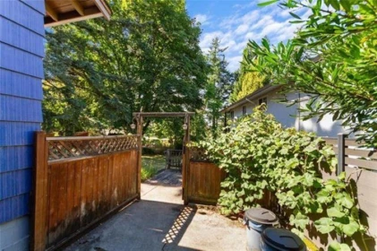 Primary Bathroom Photo of 2058 Hillside Avenue, Coquitlam, BC