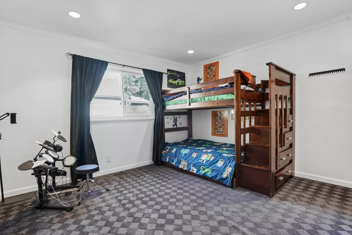 Breakfast Nook Photo of 19529 60a Avenue, Surrey, BC