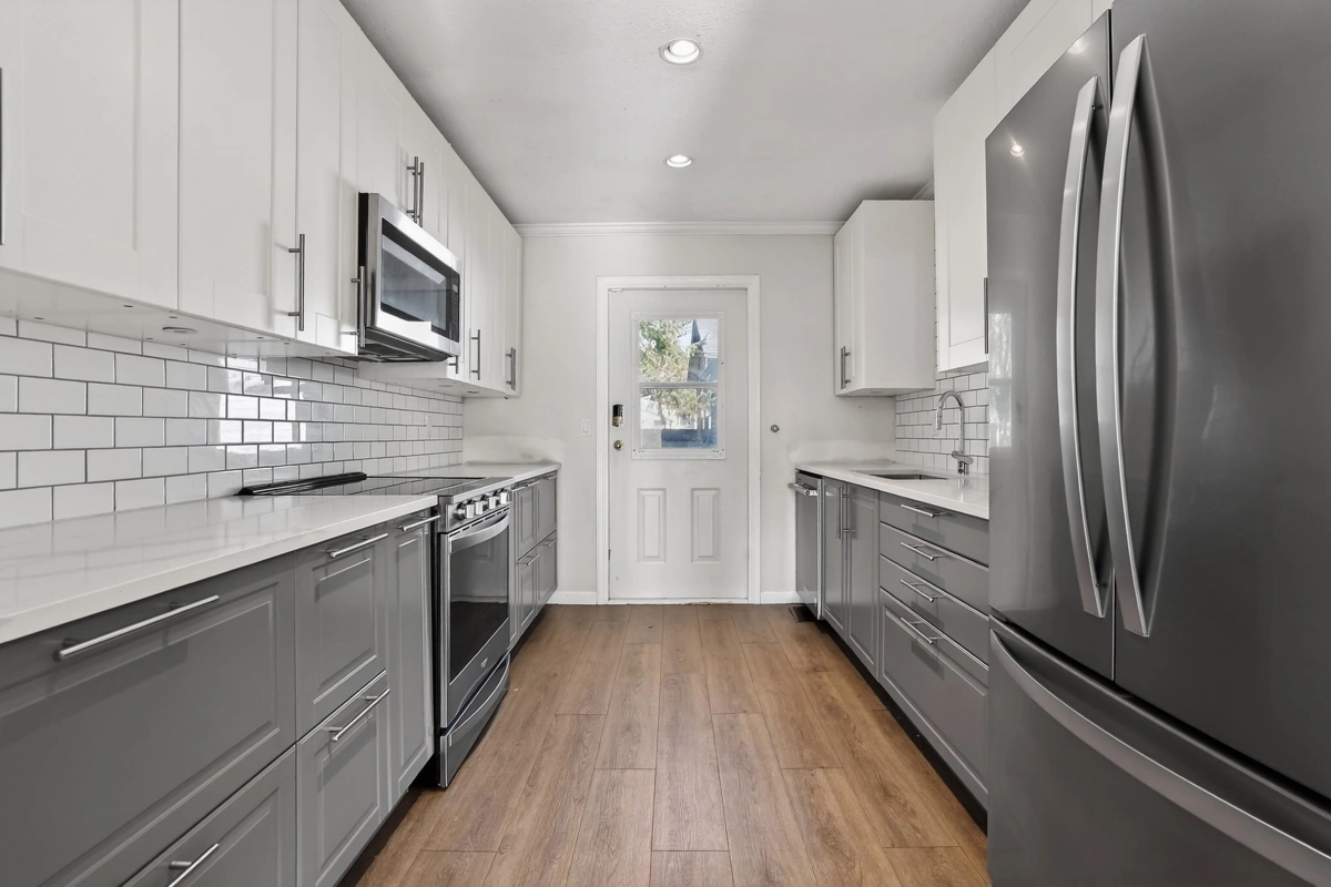 Kitchen Island Photo of 19529 60a Avenue, Surrey, BC
