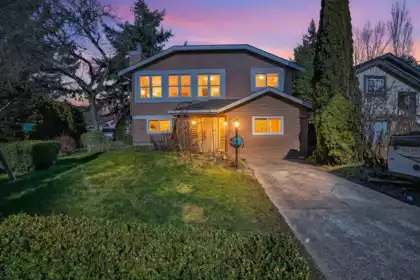 19529 60a Avenue, Surrey, BC, Cloverdale BC — 5 bed single family residence for sale