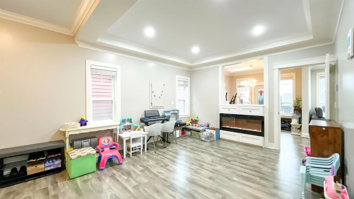 Primary Bathroom Photo of 101 910 Delestre Avenue, Coquitlam, BC