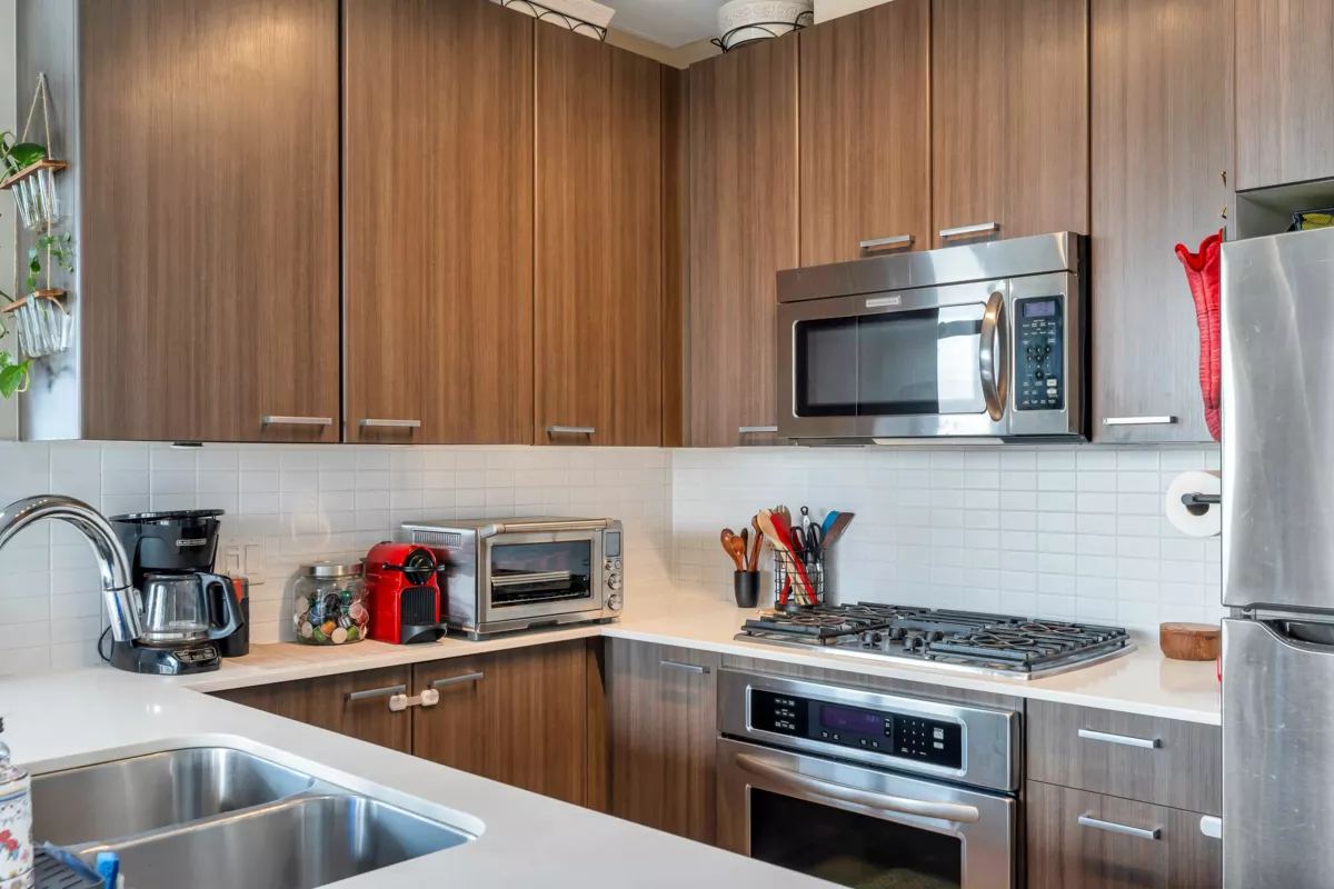 Kitchen Island Photo of 908 2789 Shaughnessy Street, Port Coquitlam, BC