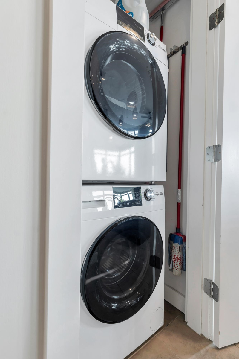 Swimming Pool Photo of 908 2789 Shaughnessy Street, Port Coquitlam, BC