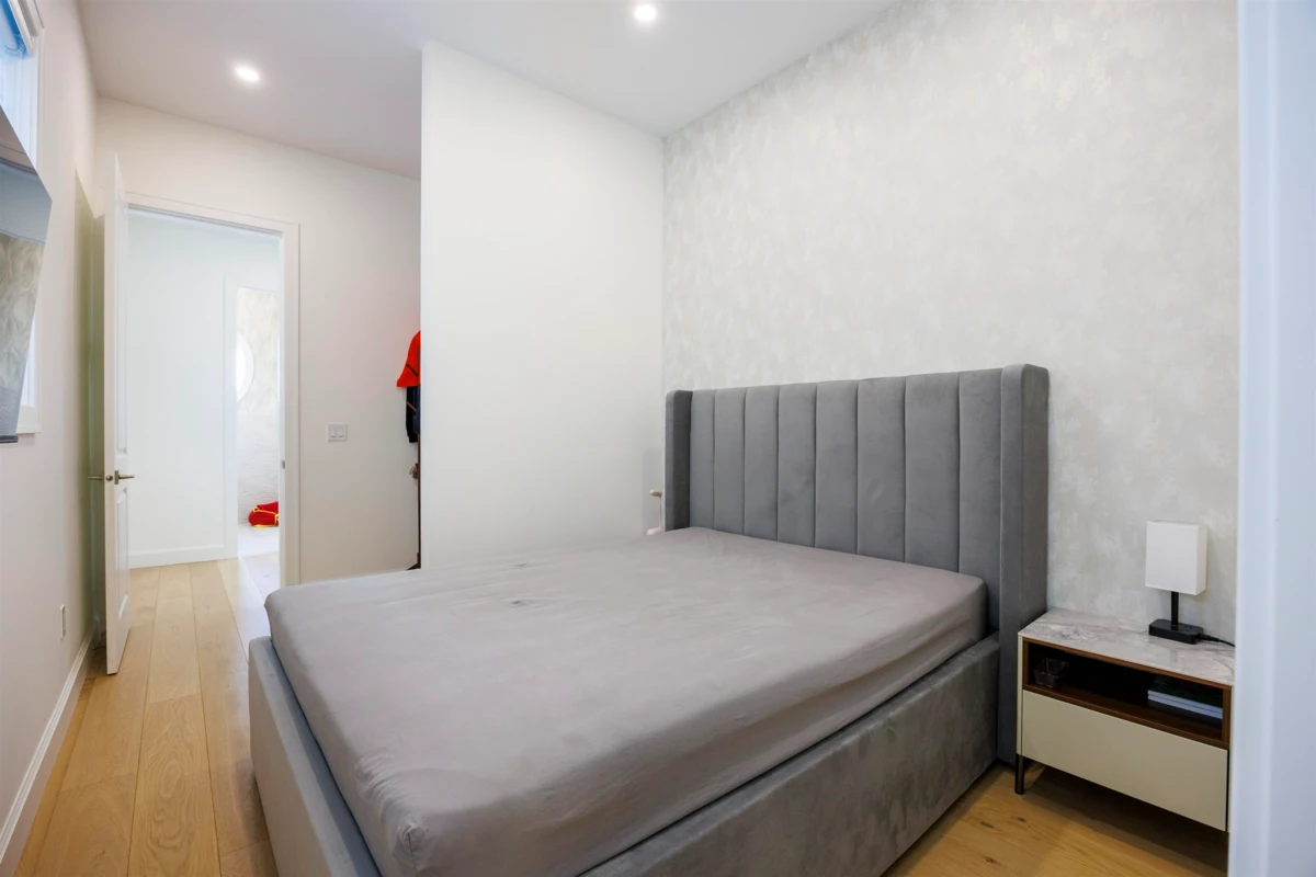 Entry Foyer Photo of 6549 Portland Street, Burnaby, BC