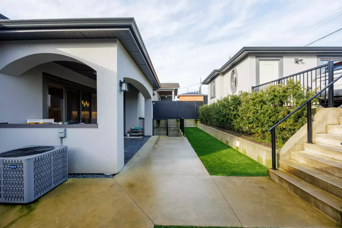 Loft / Bonus Room Photo of 6549 Portland Street, Burnaby, BC