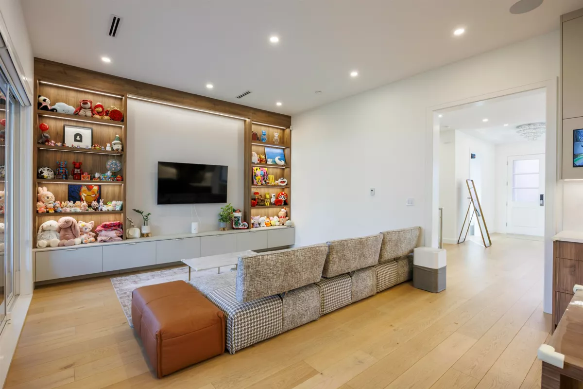 Primary Bathroom Photo of 6549 Portland Street, Burnaby, BC