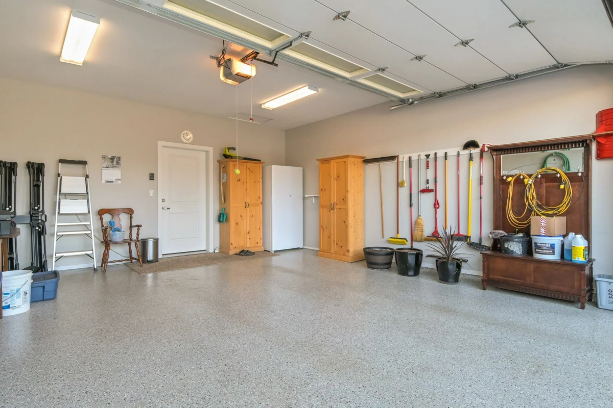 Garage Interior Photo of 64 46110 Thomas Road, Chilliwack, BC