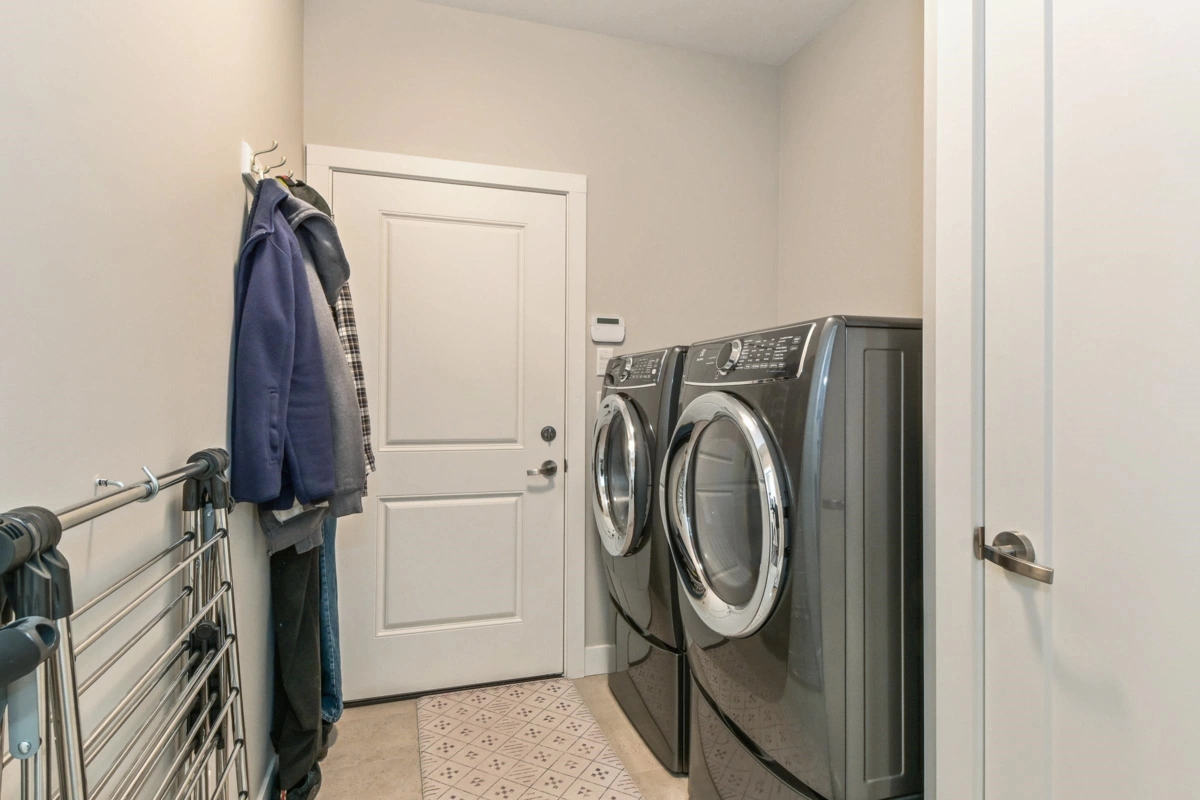 Hallway Photo of 64 46110 Thomas Road, Chilliwack, BC