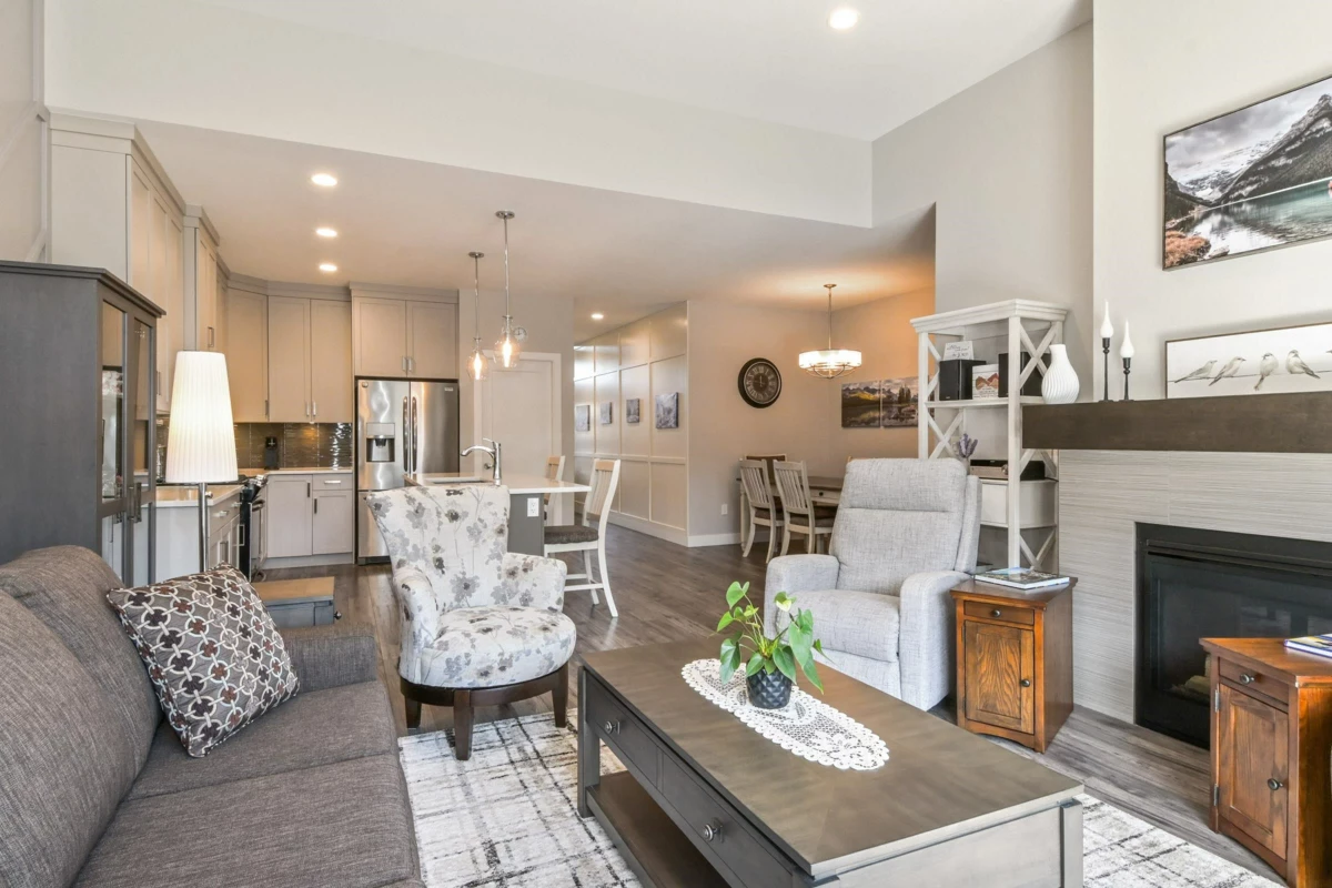 Living Room Photo of 64 46110 Thomas Road, Chilliwack, BC