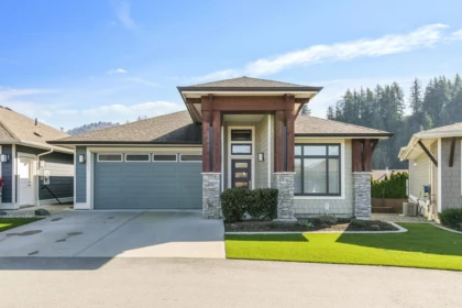 Front exterior of 64 46110 Thomas Road, Chilliwack, BC