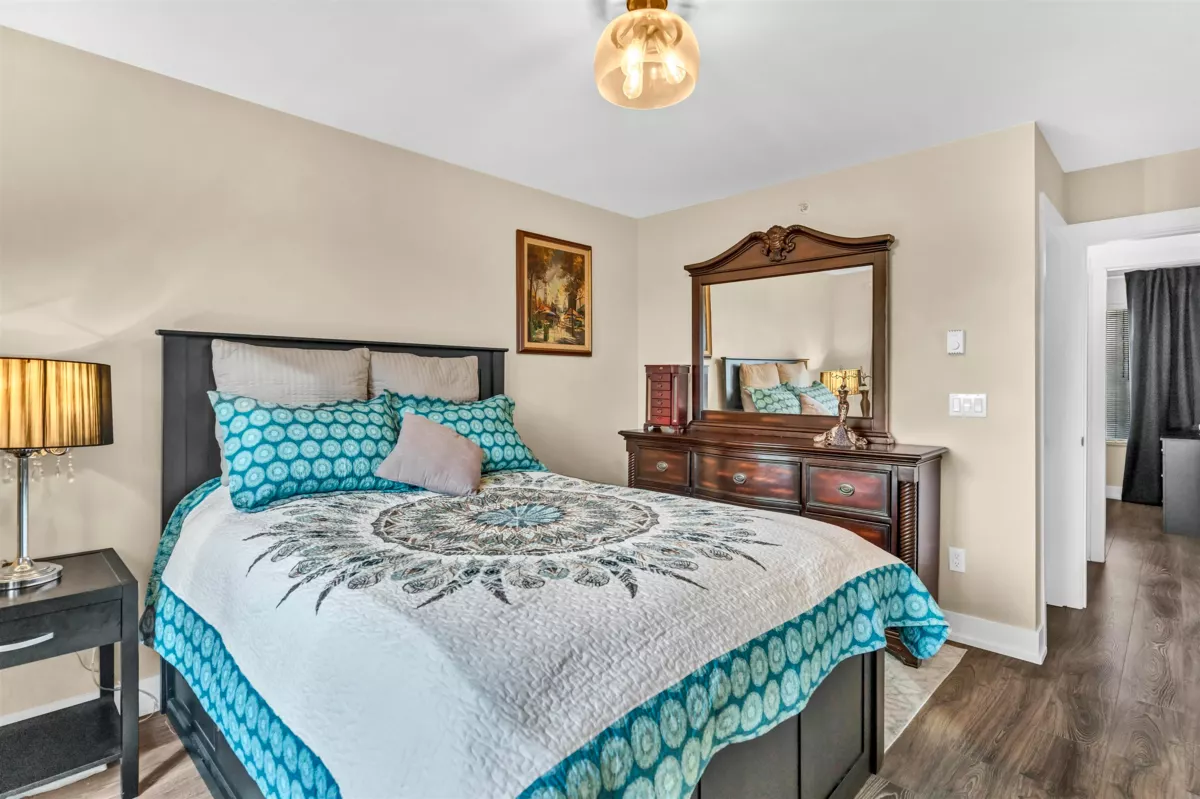 Walk-In Closet Photo of 35 20326 68 Avenue, Langley, BC