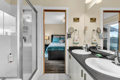 Guest Bathroom Photo of 35 20326 68 Avenue, Langley, BC