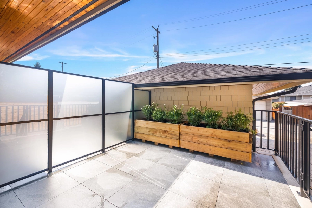 Kitchen Photo of 261 W 6th Street, North Vancouver, BC