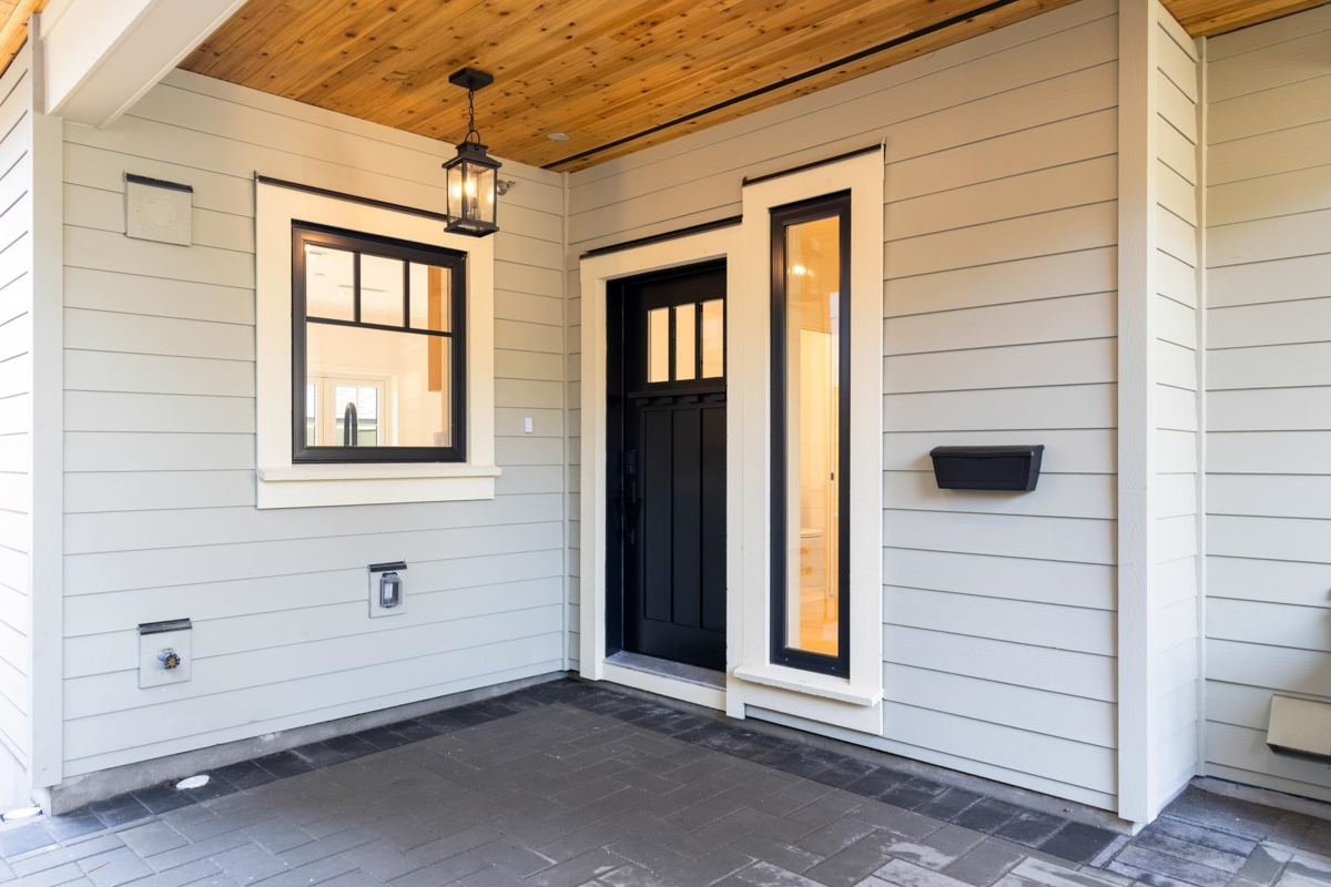 Laundry Room Photo of 261 W 6th Street, North Vancouver, BC