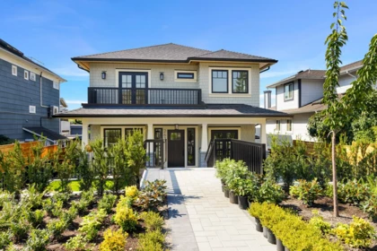 261 W 6th Street, North Vancouver, BC, Lower Lonsdale — 3 bed half duplex for sale