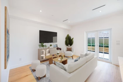 261 W 6th Street, North Vancouver, BC