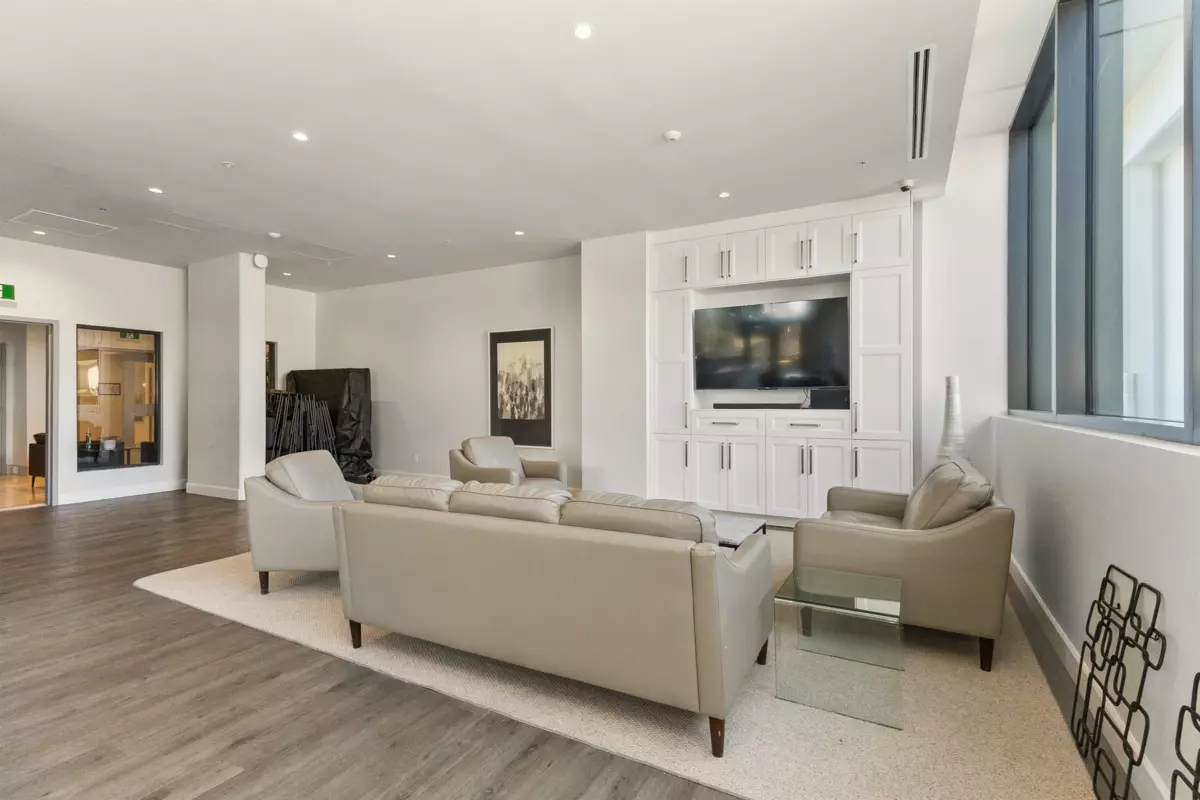 Front Yard Photo of 2206 2180 Gladwin Road, Abbotsford, BC