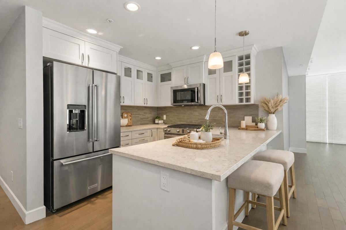 Primary Bedroom Photo of 2206 2180 Gladwin Road, Abbotsford, BC