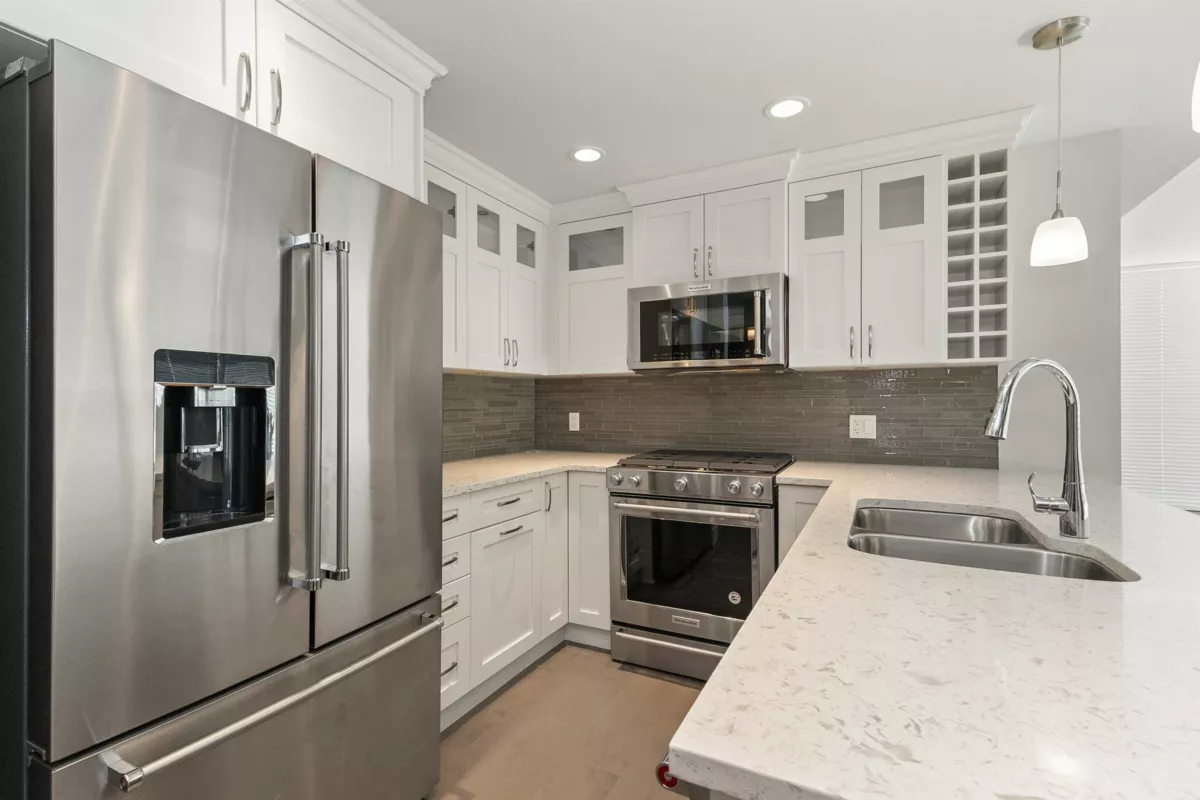 Walk-In Closet Photo of 2206 2180 Gladwin Road, Abbotsford, BC