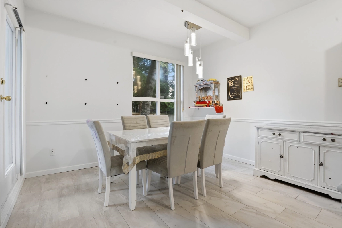 Dining Area Photo of 110 14981 101a Avenue, Surrey, BC