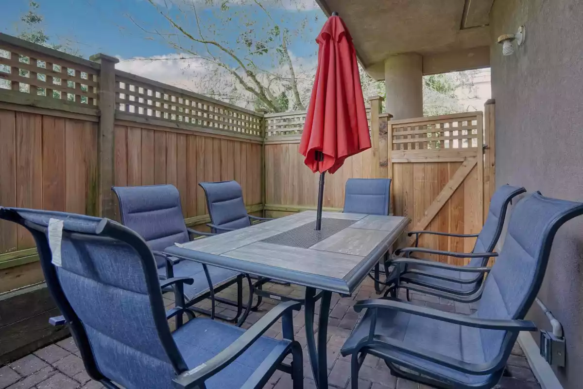 Entry Foyer Photo of 110 14981 101a Avenue, Surrey, BC
