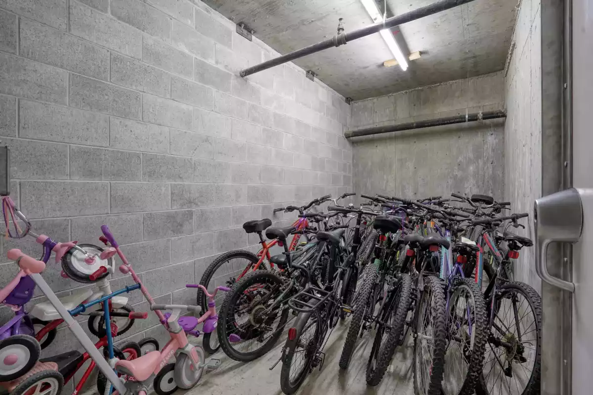 Front Yard Photo of 110 14981 101a Avenue, Surrey, BC